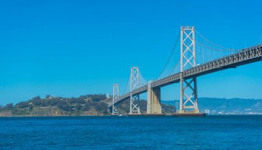 San Francisco Körfezi üzerinden Bay Bridge, San Francisco, California, ABD