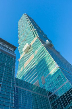 Taipei 101 gökdelen ve mavi gökyüzü Taipei, Tayvan.
