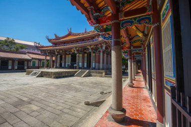 Taipei Konfüçyüs Tapınağı Taipei, Tayvan 'da mavi gökyüzüne karşı.