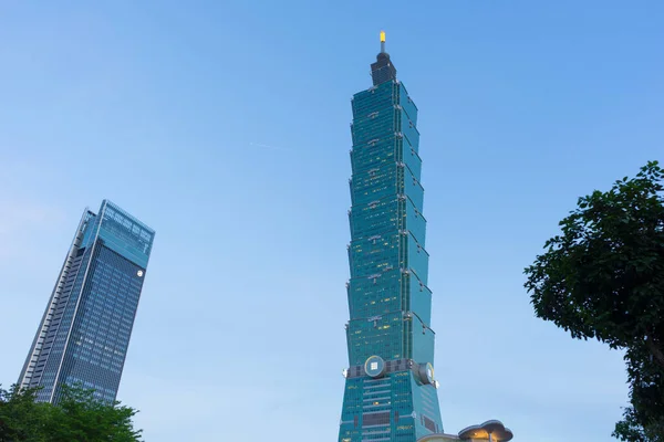 Taipei 101 Rascacielos Cielo Azul Taipei Taiwán —  Fotos de Stock