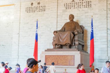 Taipei, Tayvan 'daki Chiang Kai-shek Anıt Salonu' ndaki Chiang Kai-shek 'in bronz heykeli..