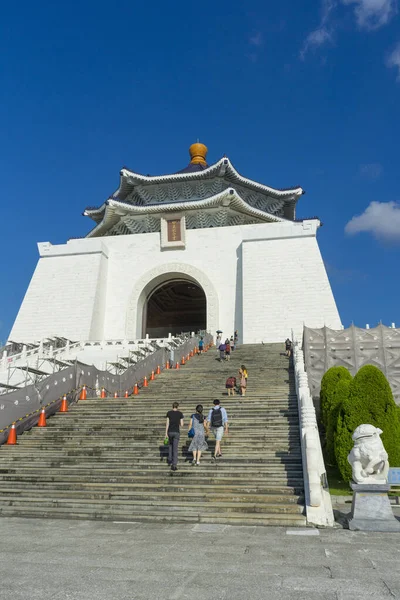 People Walking Chiang Kai Shek Memorial Hall Taipei Taiwan — Stock Photo, Image