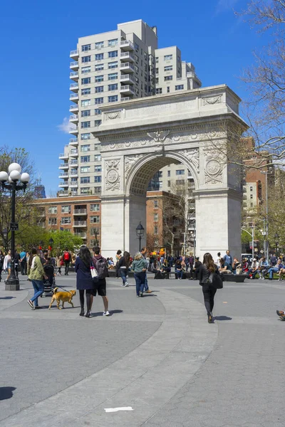 Der Washington Square Arch Einem Sonnigen Frühlingstag New York City — Stockfoto