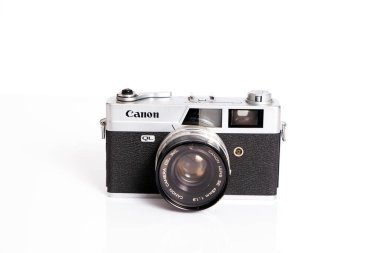 BANGKOK, THAILAND - 5 Mayıs 2016 'da Bangkok, Tayland' dan Canonet QL17. Bu, ilk kez 1972 'de Canon tarafından üretilen çift menzilli 35 mm' lik bir kamera..