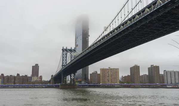 Puente Manhattan Con Nube Sobre East River Bajo Manhattan Ciudad —  Fotos de Stock