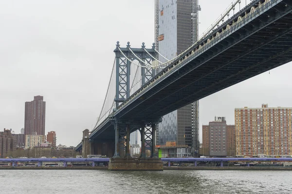 Manhattan Bridge Chmurą Nad East River Dolnym Manhattanie Nowym Jorku — Zdjęcie stockowe