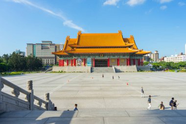 Taipei, Tayvan 'daki Chiang Kai-shek Anma Salonu' ndaki Ulusal Konser Salonu 'nun gündüz görüntüsü.