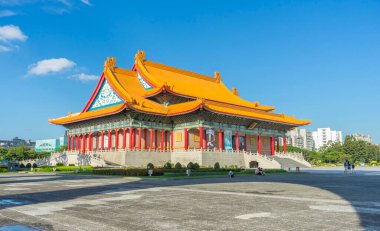 Taipei, Tayvan 'daki Chiang Kai-shek Anma Salonu' ndaki Ulusal Konser Salonu 'nun gündüz görüntüsü.