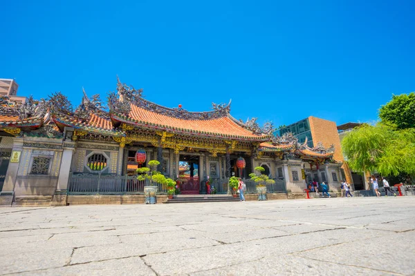 Longshan Templom Főbejárata Kék Égbolttal Taipeiben Tajvanon — Stock Fotó