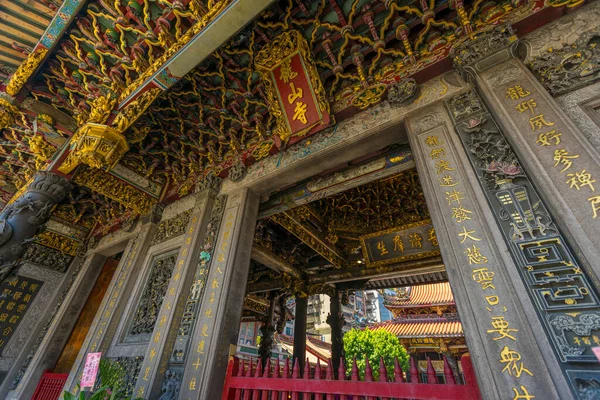 Close Detailed Elaborate Architecture Longshan Temple Taipei Taiwan — Stock Photo, Image