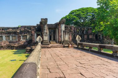 Tayland 'ın kuzeydoğusunda Nakorn Ratchasima' daki Prasat Hin Phimai tarihi parkı