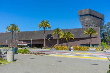 De Young Müzesi 'nin San Francisco' daki gündüz manzarası, CA 