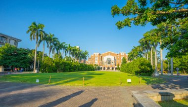 Tayvan, Tayvan 'da Ulusal Tayvan Üniversitesi' nin ana kütüphanesi mavi gökyüzüne karşı.