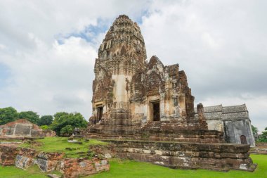 Lopburi, Tayland 'da Wat Phra Si Mahathat harabesi.
