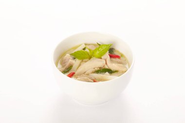 Lezzetli Tayland yemeği, beyaz kasede yeşil köri..