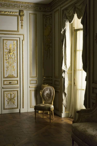 部屋のインテリアビューは 米国ニューヨークのメトロポリタン美術館 メトロポリタン美術館 でルネサンスデザインの装飾を表示します — ストック写真