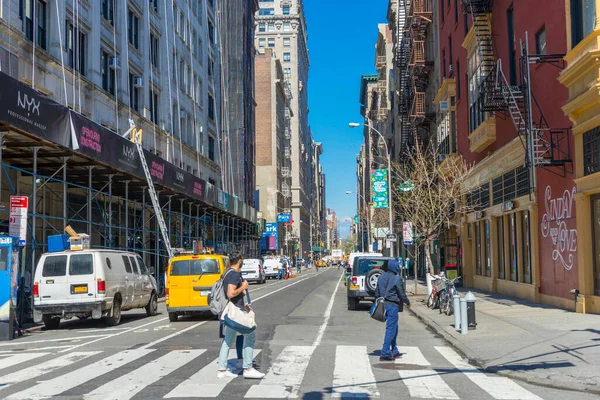 Nova York Eua Abril 2018 Pessoas Andando Rua Union Square — Fotografia de Stock