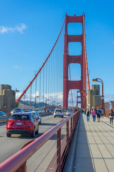 San Francisco Usa April 2018 Many Tourists Walking Golden Gate — Stock Photo, Image