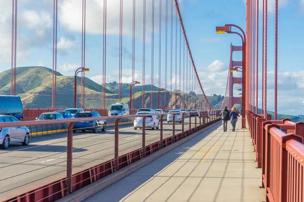 San Francisco Usa April 2018 Many Tourists Walking Golden Gate — Stock Photo, Image