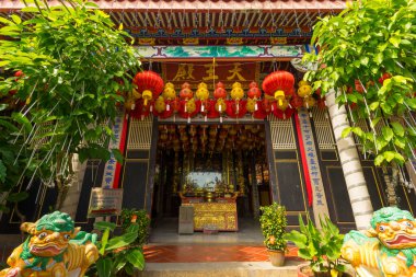 Güzel Kek Lok Si Tapınağı Penang adasında mavi gökyüzü, Malezya.