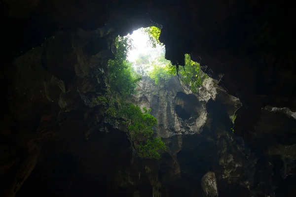 Splende Una Luce Incredibile Nella Grotta Khao Luang Phetchaburi Thailandia — Foto Stock