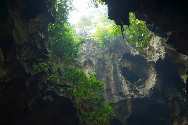 Splende Una Luce Incredibile Nella Grotta Khao Luang Phetchaburi Thailandia — Foto Stock