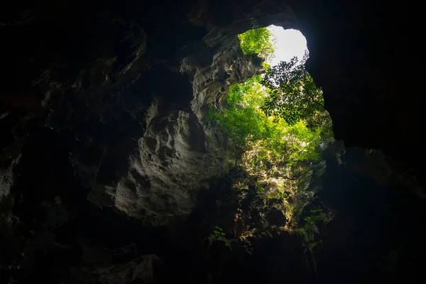 Splende Una Luce Incredibile Nella Grotta Khao Luang Phetchaburi Thailandia — Foto Stock