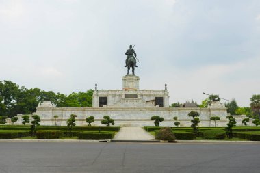 Ayutthaya, Tayland 'daki Kral Naresuan Anıtı.