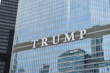 Chicago şehir merkezindeki Trump Tower, ABD 