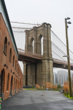 Brooklyn, New York City, ABD 'de DUMBO Mahallesi sokak manzarası.