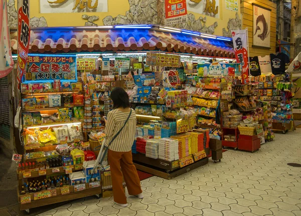 Okinawa Japán Június 2019 Ismeretlen Emberek Vásárolnak First Makishi Public — Stock Fotó