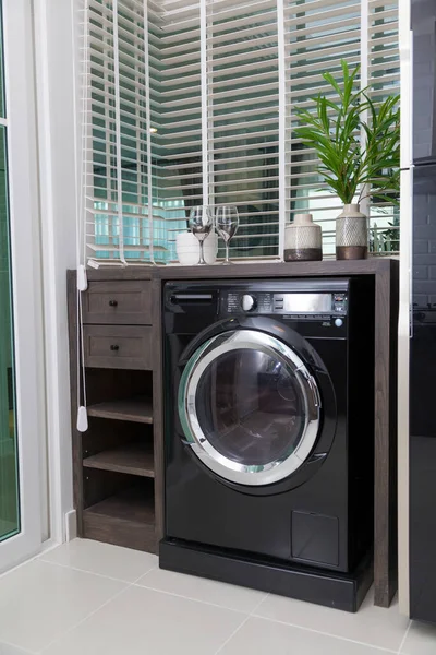 Luxus Moderne Weiße Kücheneinrichtung Mit Waschmaschine — Stockfoto