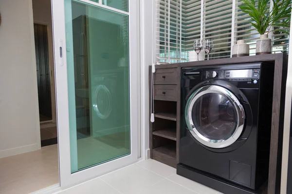Luxus Moderne Weiße Kücheneinrichtung Mit Waschmaschine — Stockfoto