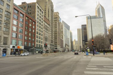 Chicago, IlLINOIS - 23 Nisan 2018: 23 Nisan 2018 'de ABD' nin Chicago şehir merkezindeki Kuzey Michigan Bulvarı manzarası.