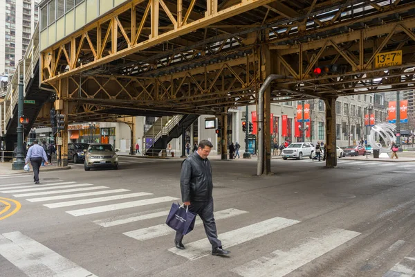 Chicago Illinois Abril 2018 Vista Calle State Con Personas Caminando — Foto de Stock