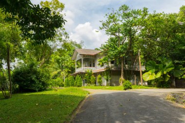 Tayland, Trang 'daki Mahison Phakdi Müzesi' nden alıntı yapıyorum. 