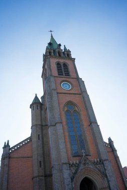 Myeongdong Katedrali Seul 'deki Myeongdong caddesi marketi yakınlarında.