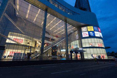 Pattaya, Tayland - 29 Ağustos 2019 'da Pattaya, Tayland' da Alacakaranlık Işığındaki 21 numaralı Terminal.