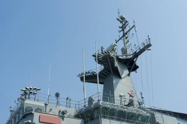 FAST FRIGATE FF savaş gemisi, turistlerin Chonburi, Tayland 'daki Sattahip Deniz Üssü' nü ziyaret etmeleri için gösterildi..