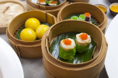 Sebzeli ve soslu pilav.