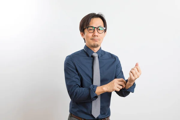 大人ハンサムなアジアのビジネスマンでシャツ ネクタイ 眼鏡で白い背景 — ストック写真
