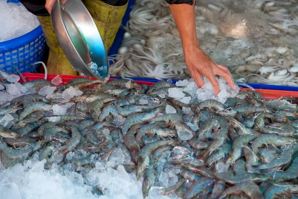 Fisch Und Meeresfrüchte Auf Einem Markt — Stockfoto
