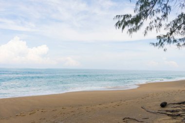 Phuket, Tayland 'daki Mai Khao plajı.