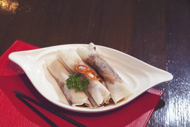 Sebzeli leziz dürümlerin yemek fotoğrafı.