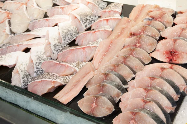 Roher Fisch Auf Dem Markt — Stockfoto