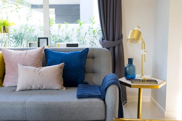Interior Minimalistic Living Room Grey Sofa Colorful Cushions — Stock Photo, Image