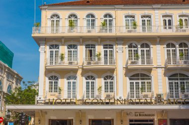 Ho Chi Minh, Vietnam - 18 Ekim 2019: Ho Chi Minh City, Vietnam 'da Continental Hotel. 1880 'de inşa edilen otel, adını Paris' teki Hotel Continental 'den almıştır..