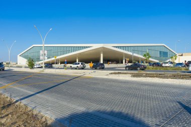Doha, Katar - 23 Kasım 2019: Katar Ulusal Kütüphanesi 'nin dış görünüşü, Hollanda mimarı Rem Koolhaas tarafından tasarlandı..
