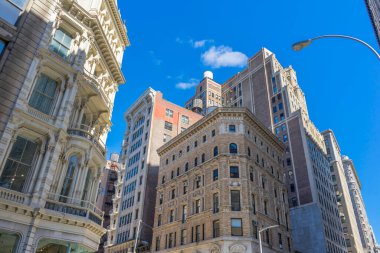 Gökdelenleri ve binaları olan New York şehri gökdelenleri 