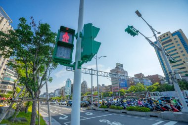 Taipei, Tayvan - 8 Ağustos 2018: Taipei merkez istasyonu yakınlarındaki Tacheng Caddesi sokak manzarası